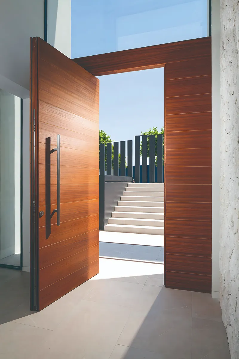 Detail of an oversized Valora pivot entrance door